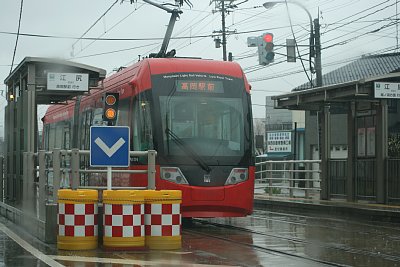 江尻停留場に停車するアイトラム