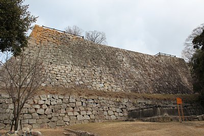 三ノ丸から見た本丸石垣