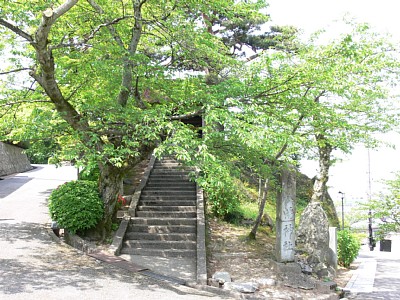 丸岡城本丸　八幡神社