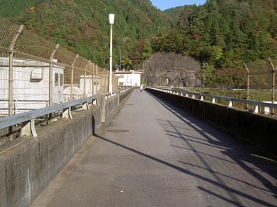 天端は自動車で通れます