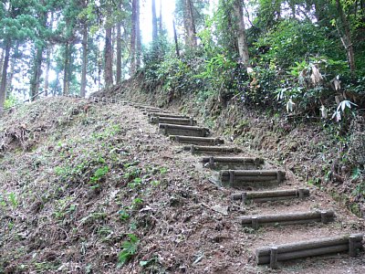 一の丸への階段は急です