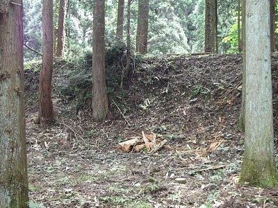 安室屋敷跡の土塁