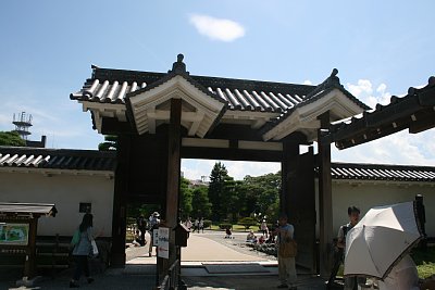 松本城黒門高麗門を内部から見る