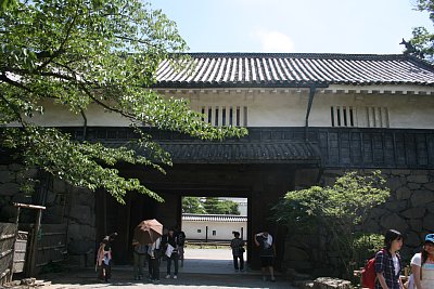 松本城黒門櫓門を内部から見る