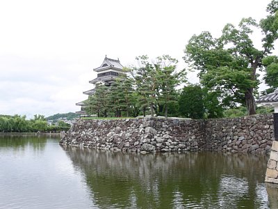 松本城内堀(南側)