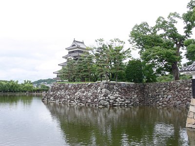 松本城内堀（南側)