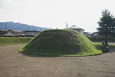 二の丸の土塁ですが・・・