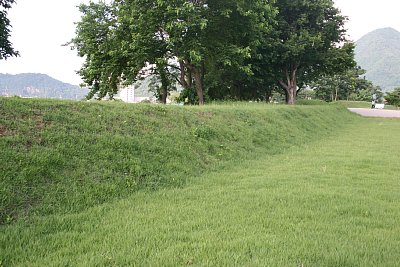 松代城二の丸北西側の土塁