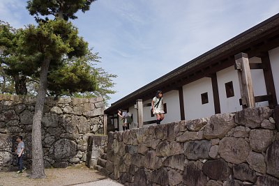 続塀には鉄砲狭間が