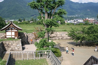 戌亥隅櫓台から見た本丸