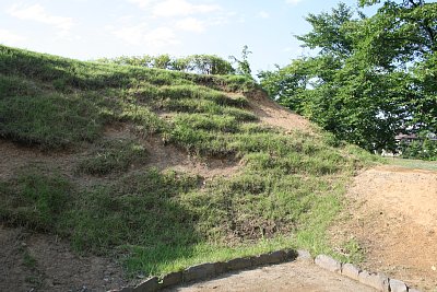 松代城二の丸東側の土塁