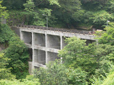 真立ダム全景