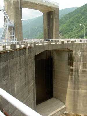謎の取水口