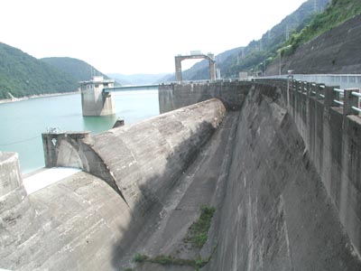 洪水吐はあまりにも巨大です