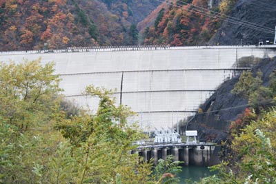 水殿ダムと発電所