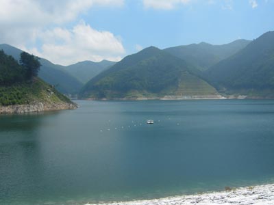 奥三川湖
