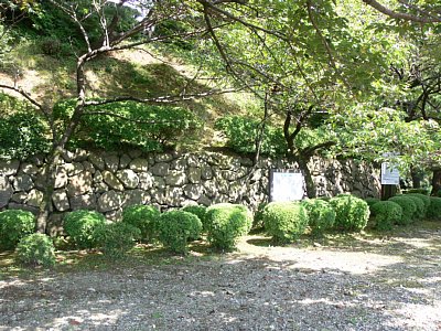宮崎城本丸にある石垣