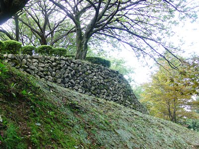 宮崎城二の丸下の石垣