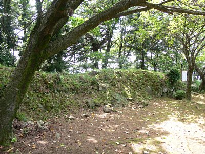 三の丸跡の石垣跡