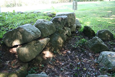 本丸の大手口付近の石垣跡