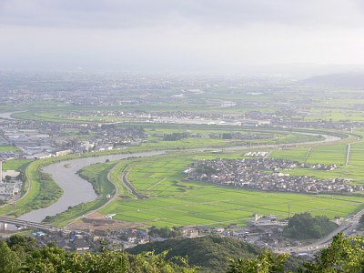 守山城跡から見た小矢部川