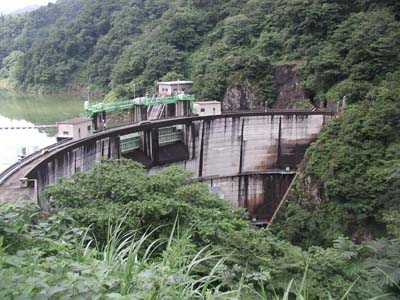 左岸下流から見た全景