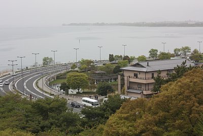 大きくカーブしている道路は県道331号線