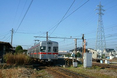 8500系電車が停車しています