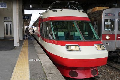 1000系電車「ゆけむり」