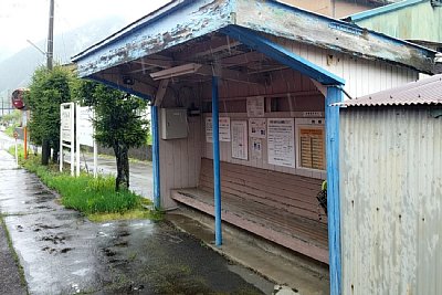 万場駅