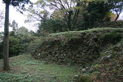 温井屋敷跡付近の石垣