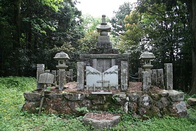 畠山氏の墓碑