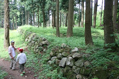 遊佐屋敷跡の石垣