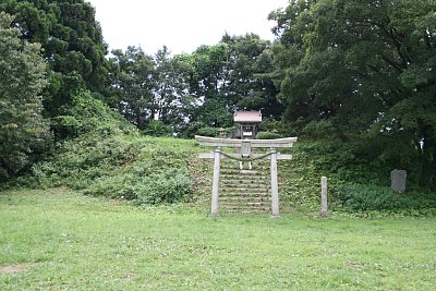 本丸跡と城山神社