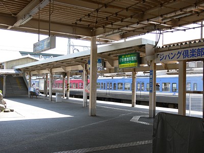 七尾駅に到着した415系800番台電車
