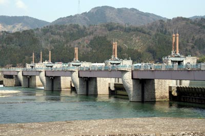 九頭竜川鳴鹿大堰全景