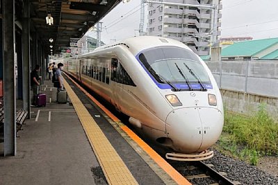 JR九州885系電車