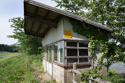 南黒丸駅待合所とホーム