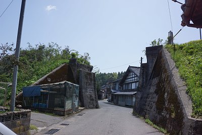 中居駅近くの跨線橋跡
