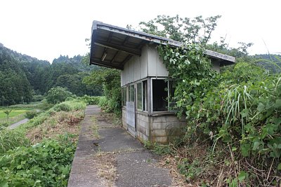 単式ホームと待合室