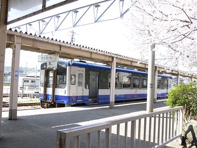 NT200系は七尾以南に乗り入れることも可能だが・・・