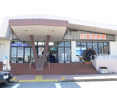 和倉温泉駅にまで特急列車が乗り入れます