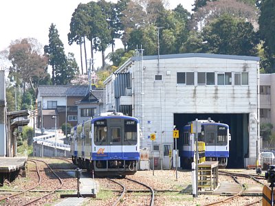車両基地に留置されているNT200形気動車