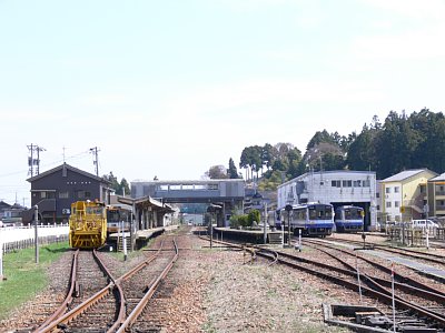 終点側から見た穴水駅全景