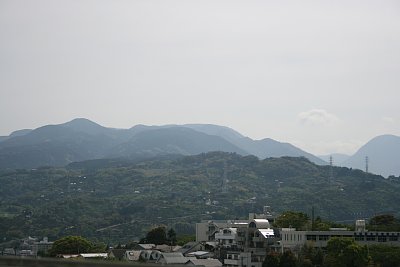 石垣山城を望む