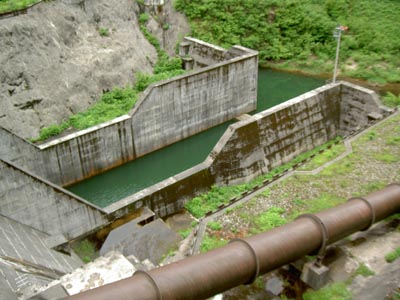 減勢工と導水管