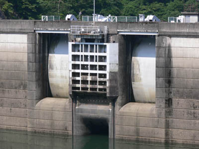 ラジアルゲートは2門