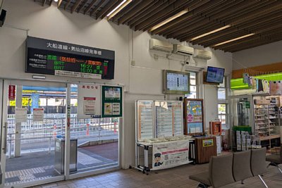 出札窓口と待合所