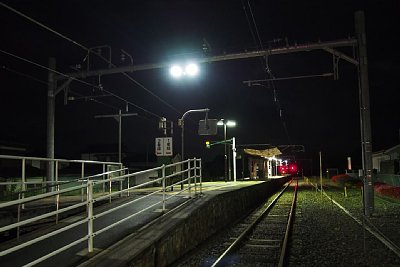 夜のホーム