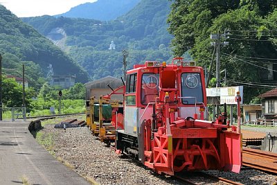 平岩駅のラッセル車